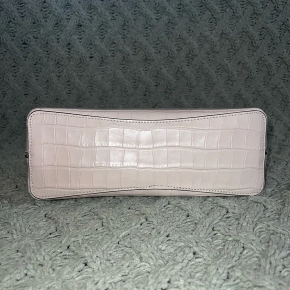 Kate Spade Shoulder Bag with Gold Chain and Textured Surface - Picture 4 of 6